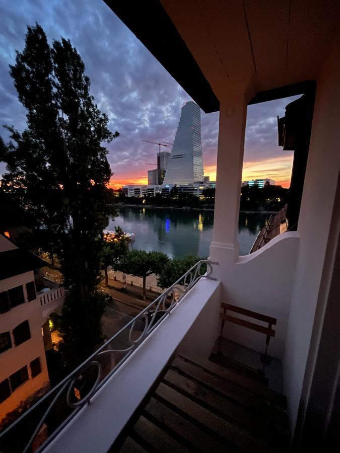Charmante Altbauwohnung Am Rhein Basel Exterior photo