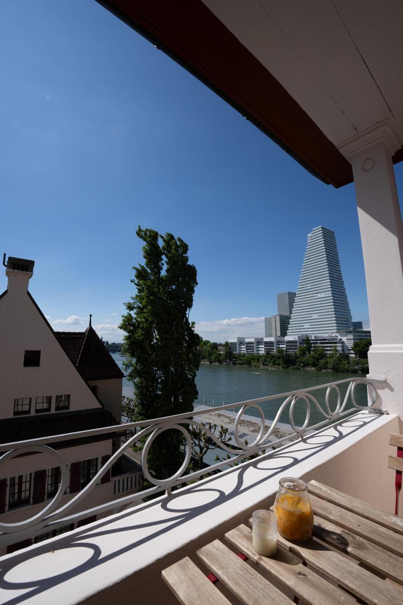 Charmante Altbauwohnung Am Rhein Basel Exterior photo